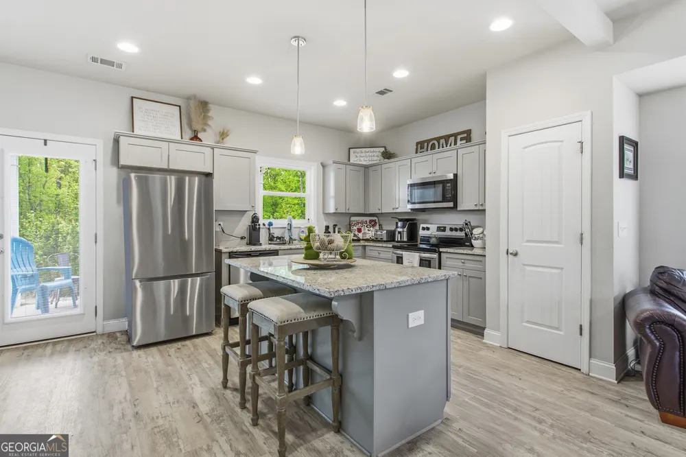 171 Strickland LOOP Forsyth, GA 31029