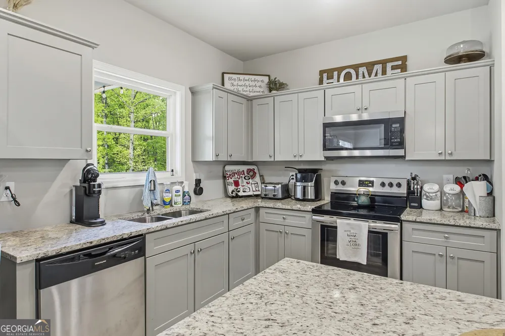 171 Strickland LOOP Forsyth, GA 31029