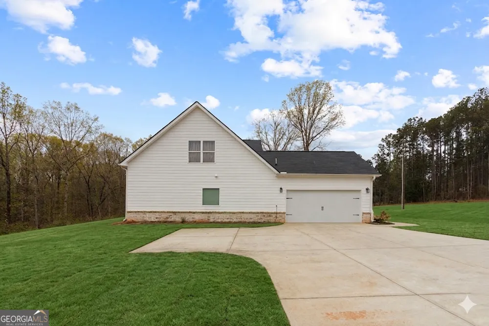 171 Strickland LOOP Forsyth, GA 31029