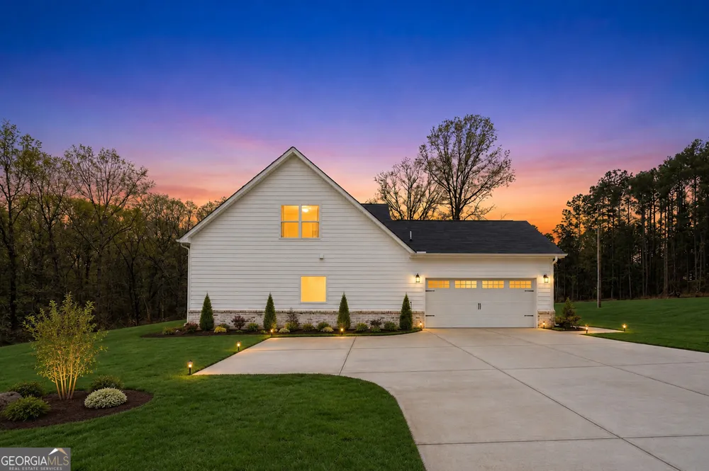 171 Strickland LOOP Forsyth, GA 31029