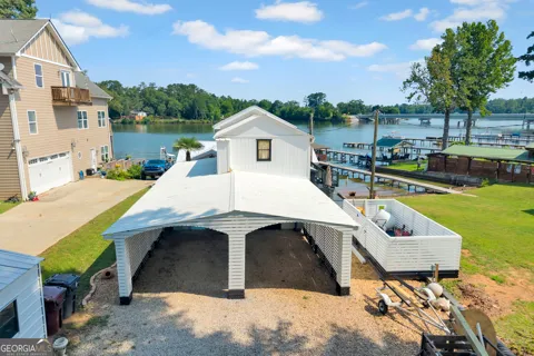 134 Lakeshore DR