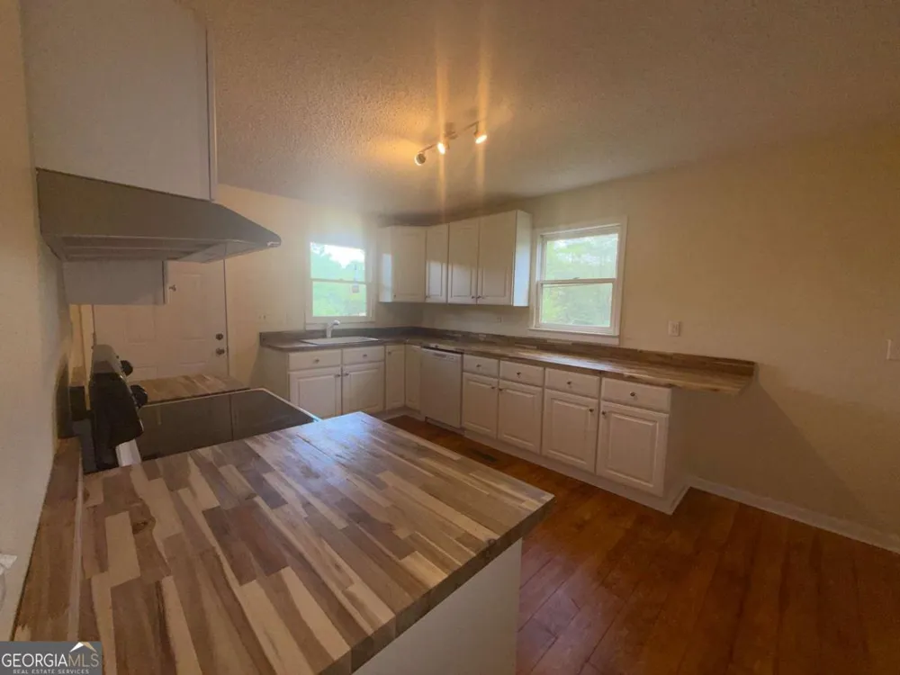 571 Autry RD SW Plainville, GA 30733
