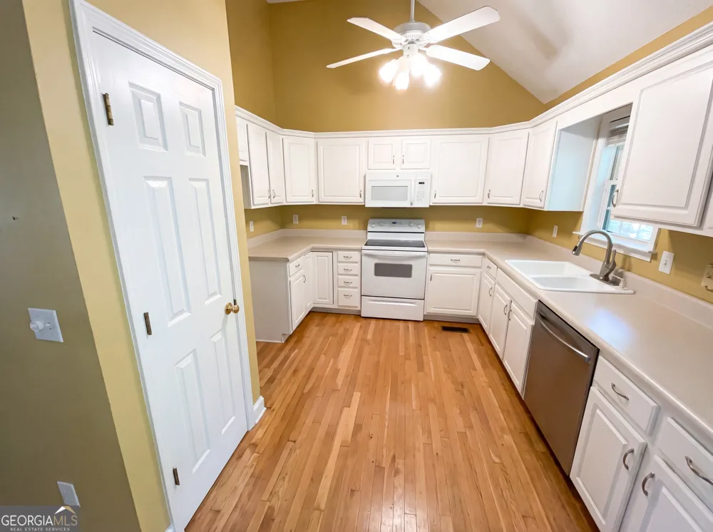 144 Mims DR Calhoun, GA 30701