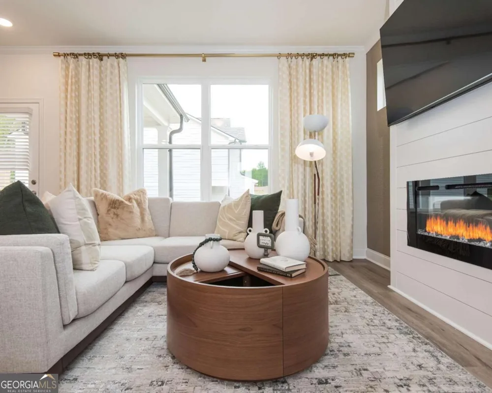 6009 Silverbell DR Flowery Branch, GA 30542