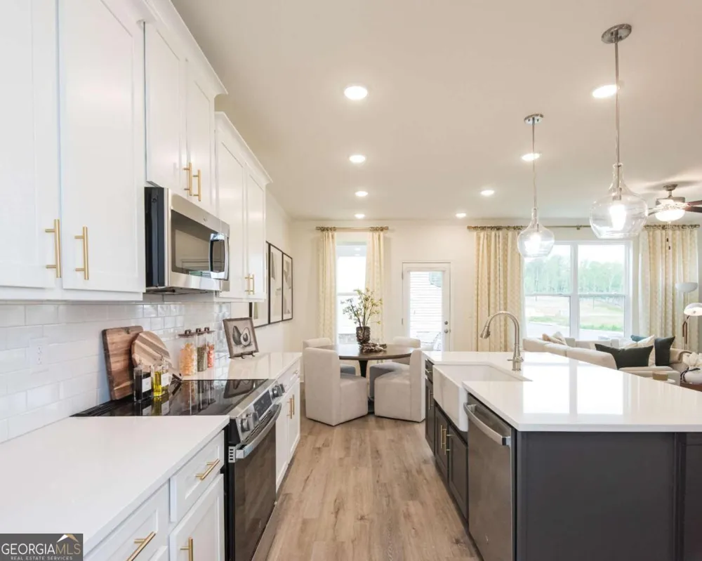 6009 Silverbell DR Flowery Branch, GA 30542