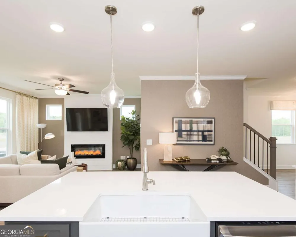6009 Silverbell DR Flowery Branch, GA 30542
