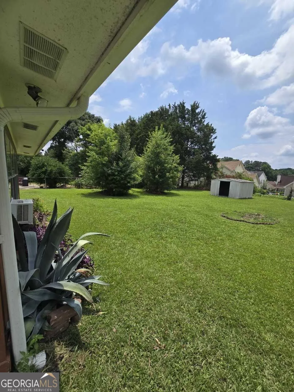6589 Allatoona RD Morrow, GA 30260
