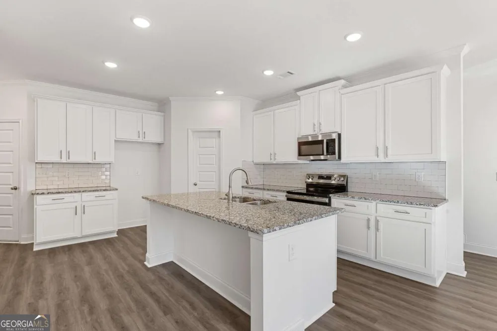 6013 Silverbell DR Flowery Branch, GA 30542