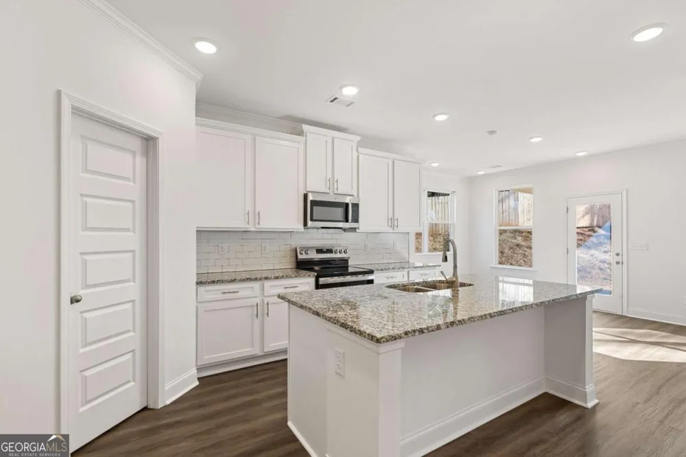6013 Silverbell DR Flowery Branch, GA 30542