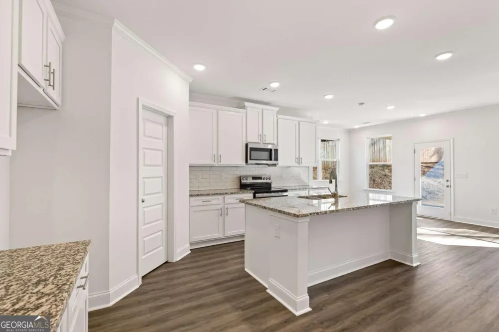 6013 Silverbell DR Flowery Branch, GA 30542