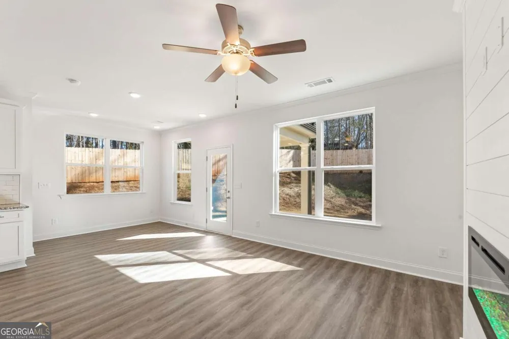 6013 Silverbell DR Flowery Branch, GA 30542