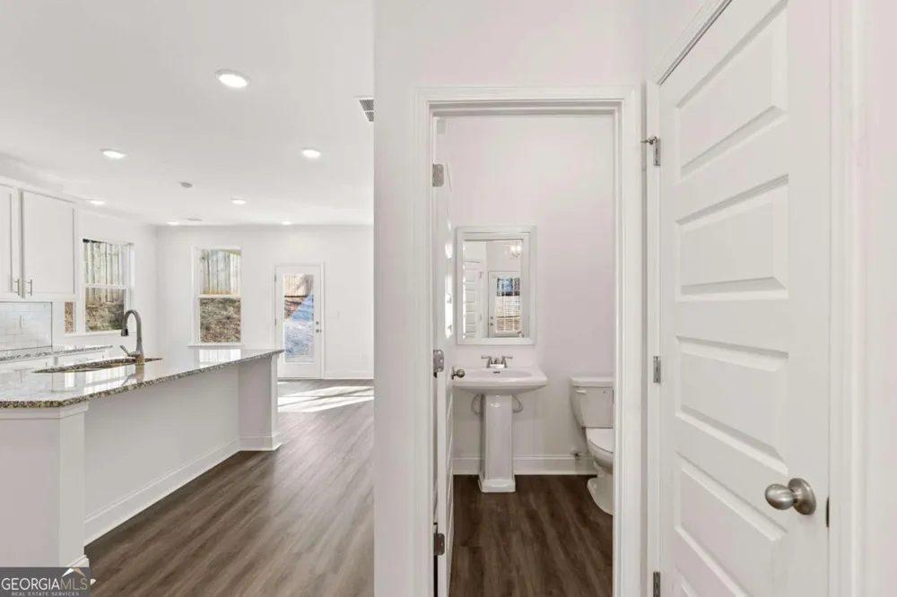 6013 Silverbell DR Flowery Branch, GA 30542