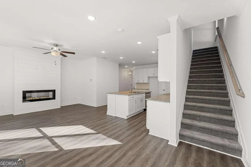 6013 Silverbell DR Flowery Branch, GA 30542