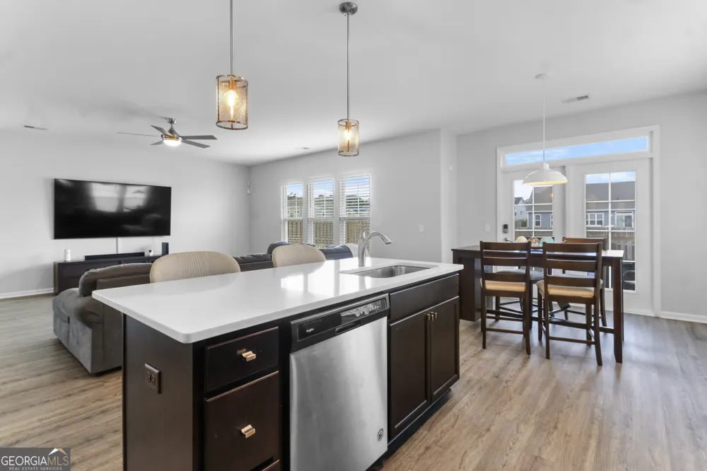 258 Lakepointe DR Savannah, GA 31407