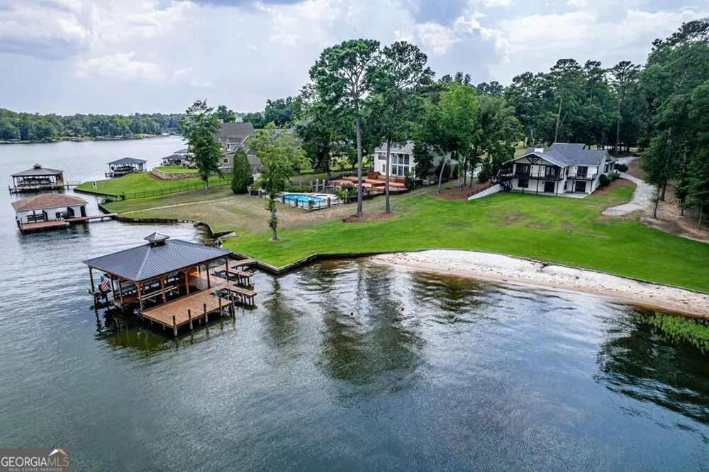 211 Lakecrest DR NE Milledgeville, GA 31061