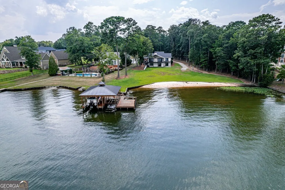 211 Lakecrest DR NE Milledgeville, GA 31061