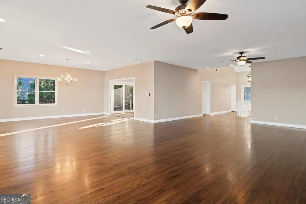 211 Lakecrest DR NE Milledgeville, GA 31061