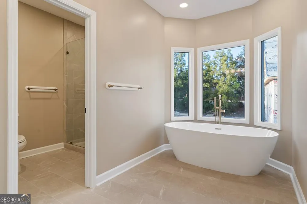 211 Lakecrest DR NE Milledgeville, GA 31061