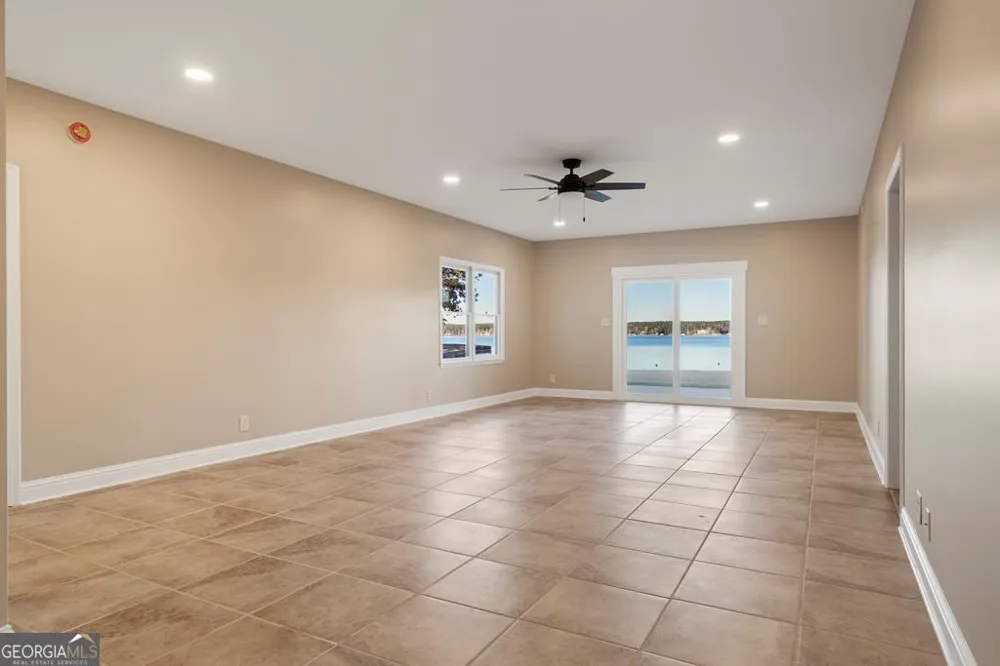 211 Lakecrest DR NE Milledgeville, GA 31061