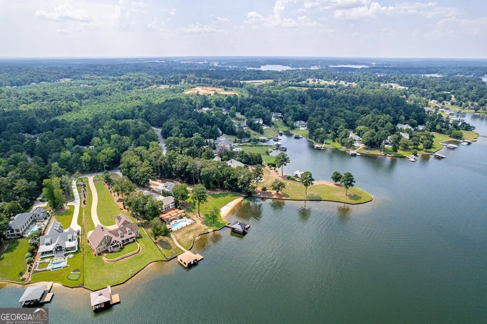 211 Lakecrest DR NE Milledgeville, GA 31061