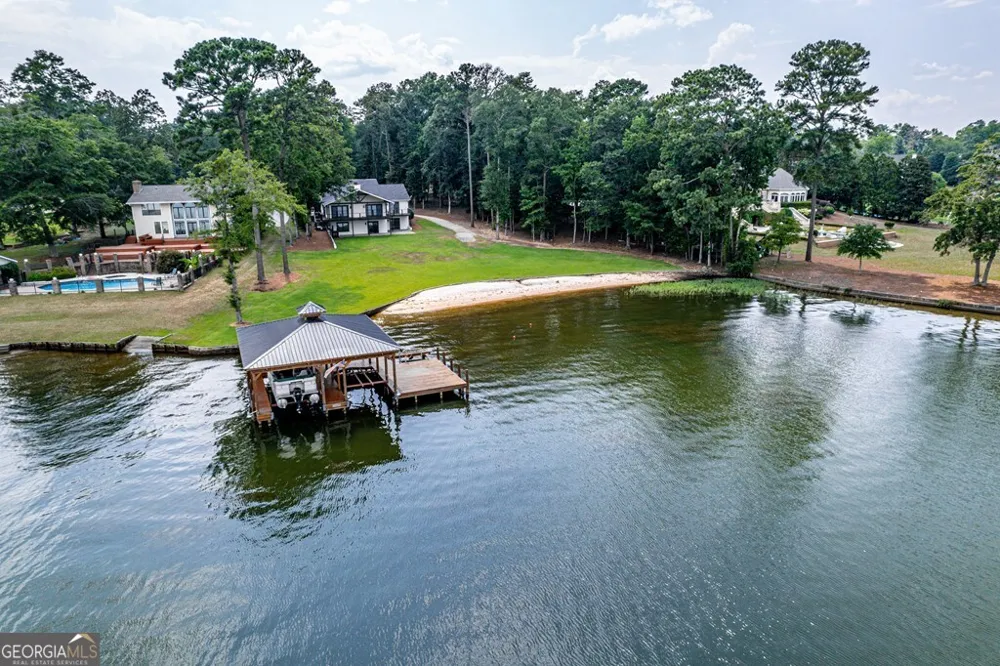 211 Lakecrest DR NE Milledgeville, GA 31061