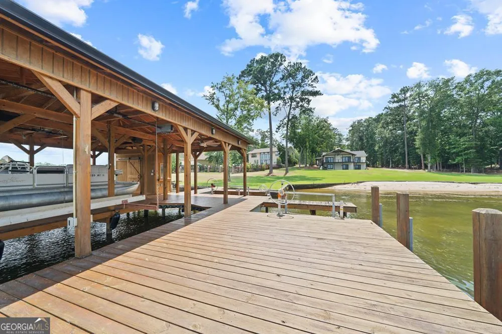 211 Lakecrest DR NE Milledgeville, GA 31061