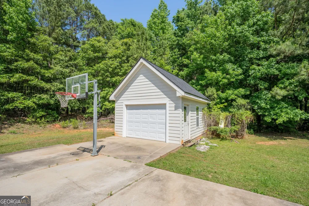 90 Carriage LN Senoia, GA 30276