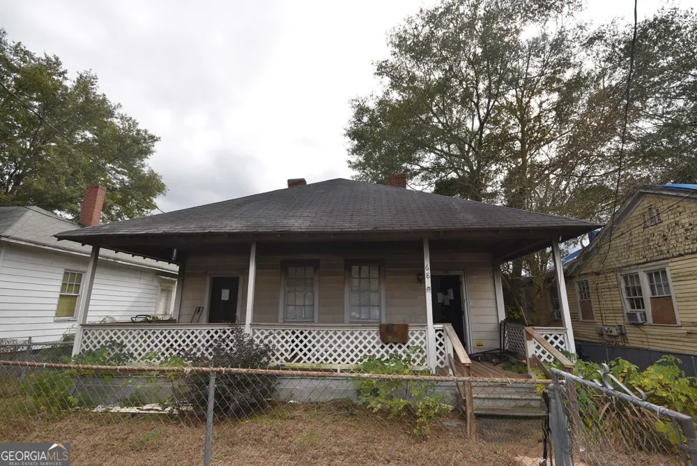 68 Poplar ST Porterdale, GA 30014