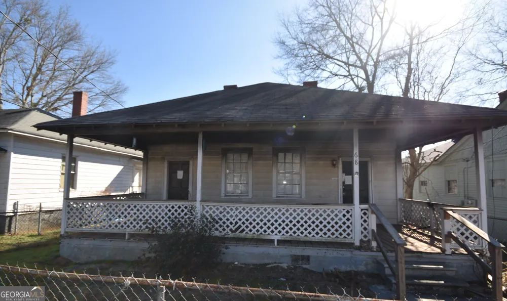 68 Poplar ST Porterdale, GA 30014