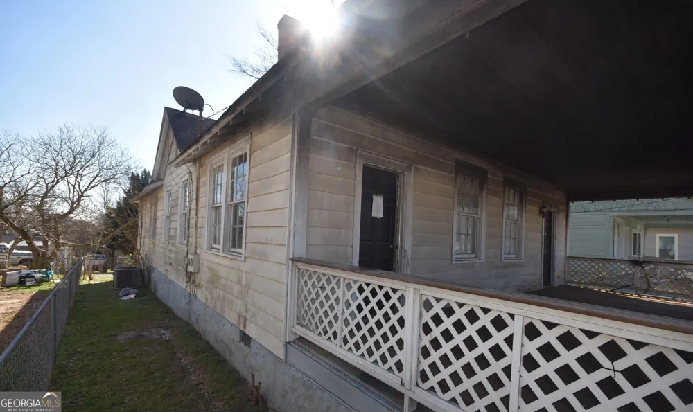 68 Poplar ST Porterdale, GA 30014