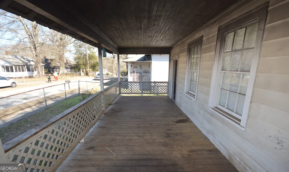68 Poplar ST Porterdale, GA 30014