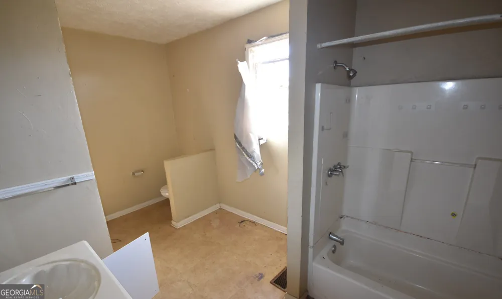 68 Poplar ST Porterdale, GA 30014