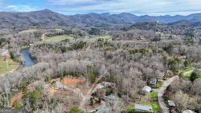 133 Underburg LN Franklin, NC 28734