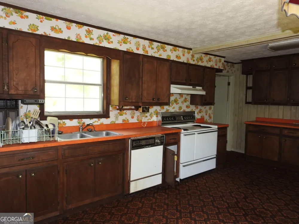 333 Lickskillet RD Epworth, GA 30541