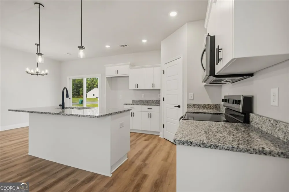 98 Susan DR Rincon, GA 31326