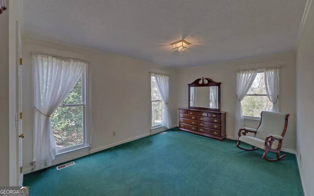 290 Waterfall DR Cleveland, GA 30528