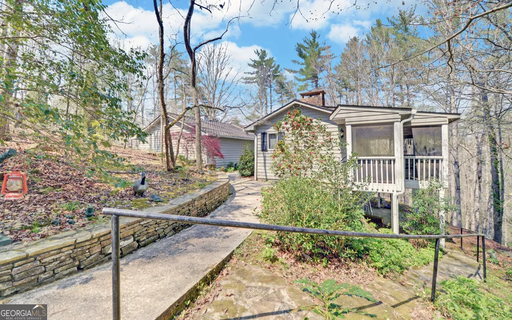 290 Waterfall DR Cleveland, GA 30528