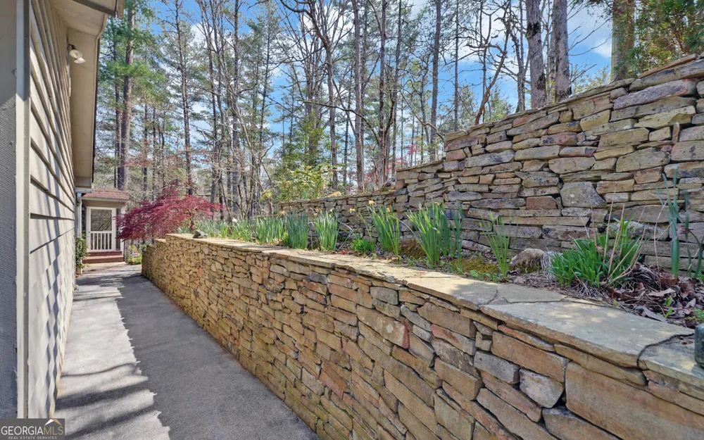 290 Waterfall DR Cleveland, GA 30528