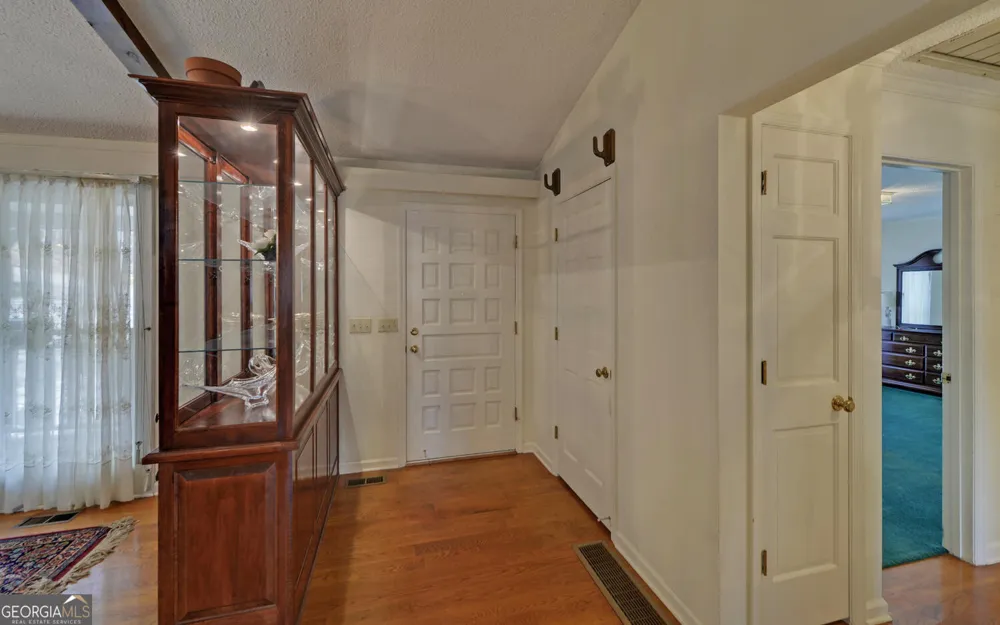 290 Waterfall DR Cleveland, GA 30528