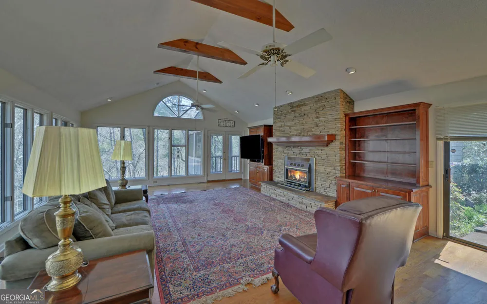 290 Waterfall DR Cleveland, GA 30528