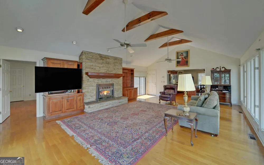 290 Waterfall DR Cleveland, GA 30528