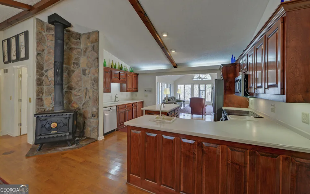 290 Waterfall DR Cleveland, GA 30528