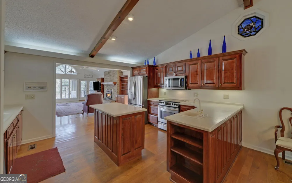290 Waterfall DR Cleveland, GA 30528