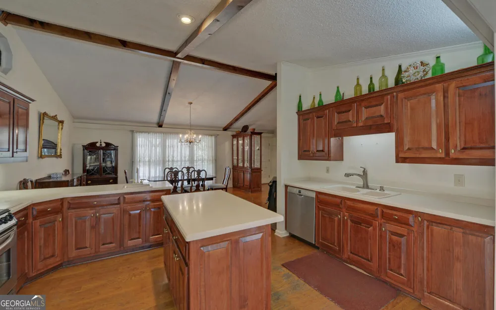 290 Waterfall DR Cleveland, GA 30528