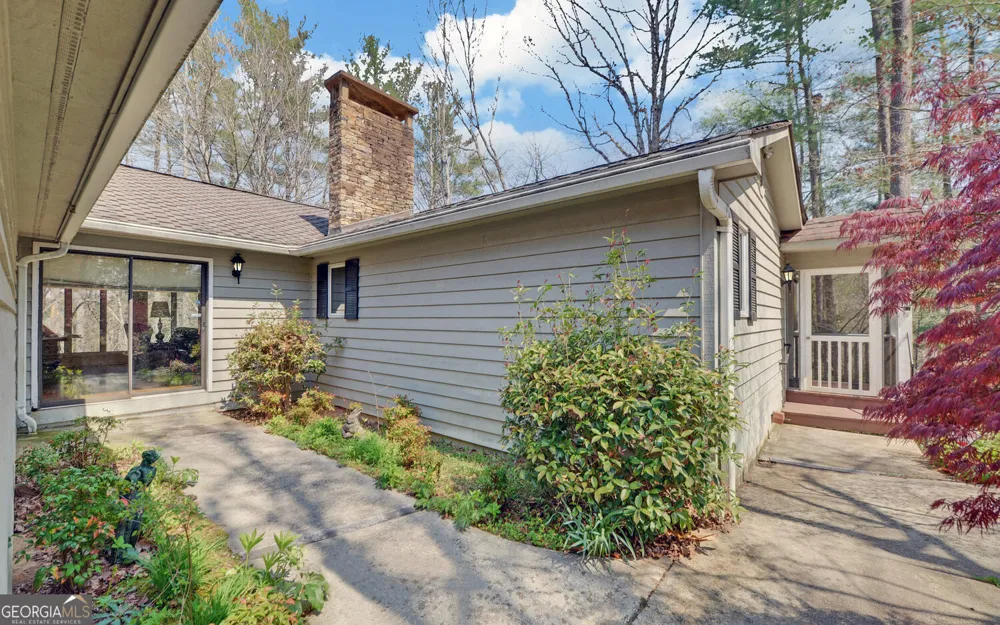 290 Waterfall DR Cleveland, GA 30528