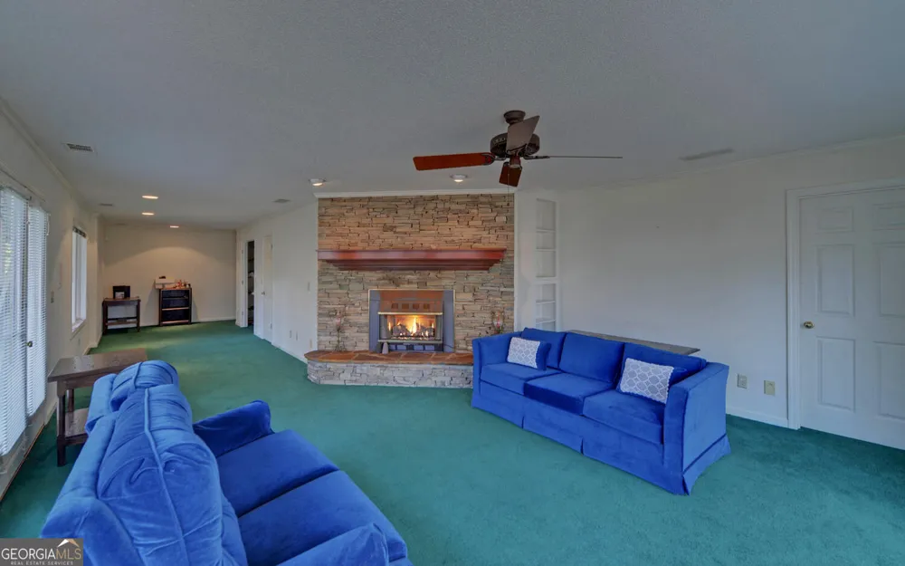 290 Waterfall DR Cleveland, GA 30528