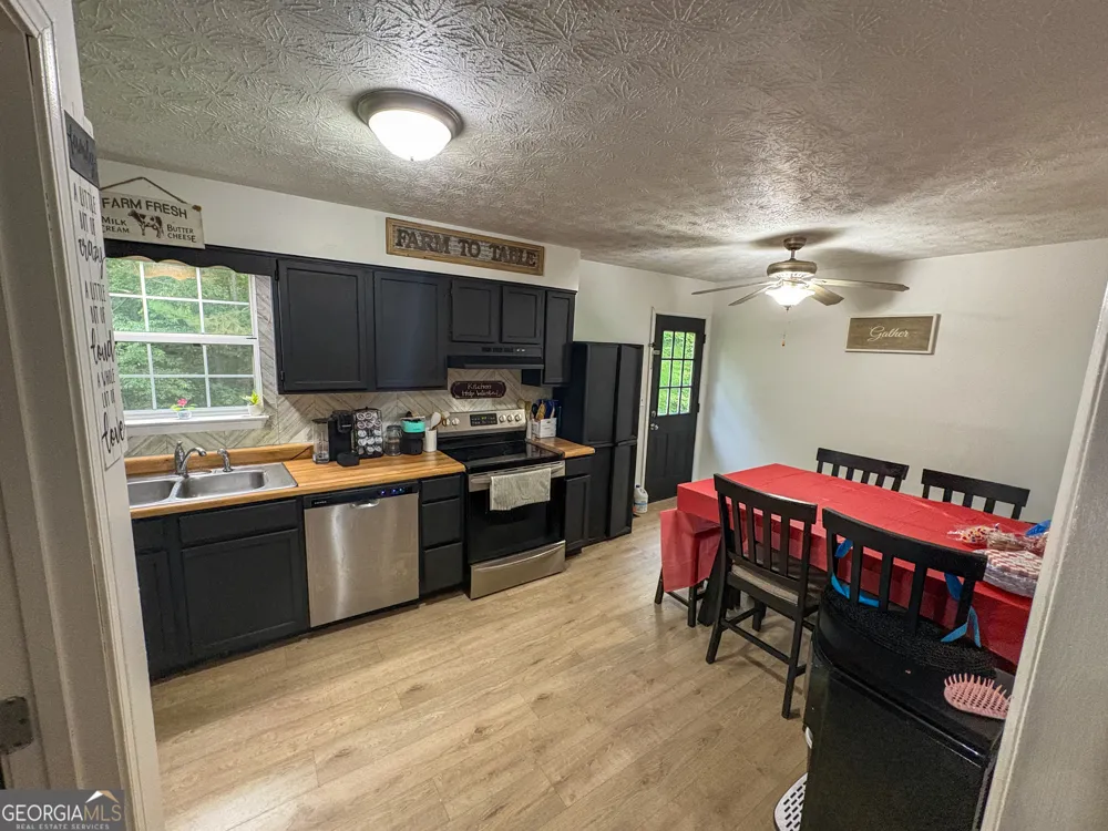 988 Davenport RD Dalton, GA 30721