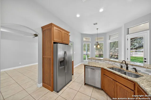 1626 Clover Ridge Pleasanton, TX 78064