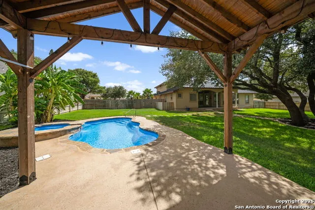1626 Clover Ridge Pleasanton, TX 78064