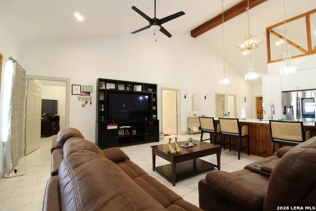 101 County Road 135 Floresville, TX 78114